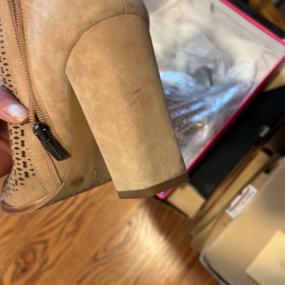 Vince Camuto Suede perforated booties - Picture 2 of 3